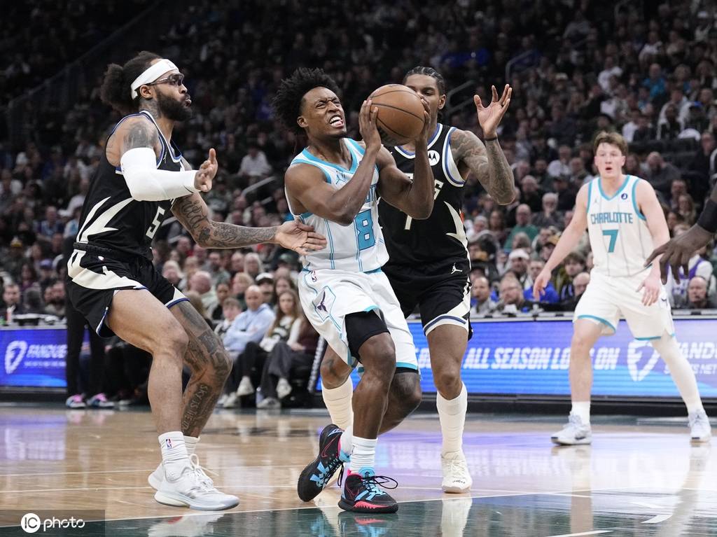 字母30+10&amp;准绝杀克尼普尔26分 雄鹿险胜黄蜂